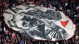 Un solo spettatore per il recupero di Ajax-Groningen: il bellissimo gesto dei Lancieri