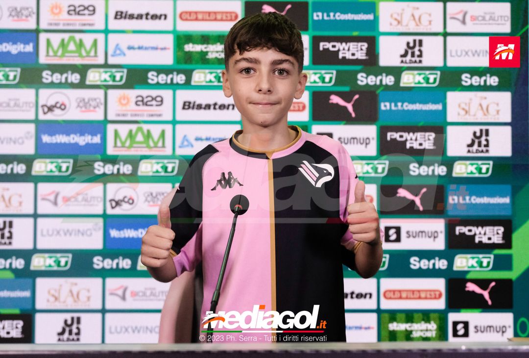 FOTO PALERMO, i tifosi rosanero in tour allo stadio ‘Renzo Barbera’ (GALLERY)- immagine 1