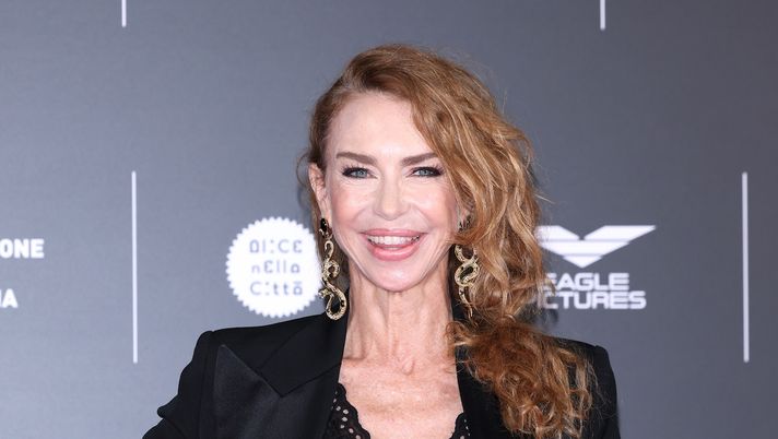 ROME, ITALY - OCTOBER 14: Yvonne Sciò attends the premiere of Megalopolis at Cinecittà on October 14, 2024 in Rome, Italy. (Photo by Ernesto S. Ruscio/Getty Images for Cinecittà) Yvonne Sciò: “Picchiata da Naomi Campbell. Brad Pitt ci provò, lo respinsi perché…”- immagine 2