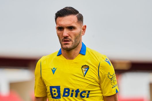 Lucas Perez come Bergkamp: non prende l’aereo e percorre 1.700 km per firmare con il PSV - immagine 1