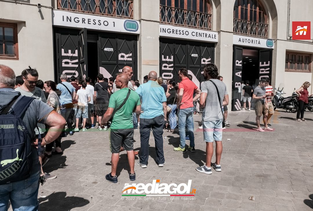 FOTO Palermo-Padova, tifosi in coda al “Barbera” per un biglietto (Gallery) - immagine 17