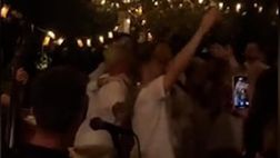 Matrimonio Bastoni: cori anti-Juve con i compagni dell’Inter | VIDEO