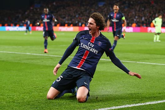 Parigi, Francia - 6 aprile 2016: Adrien Rabiot esulta dopo aver segnato contro il Manchester City. (Foto di Clive Rose/Getty Images) UFFICIALE – Adrien Rabiot è del Milan: ecco la reunion con Allegri- immagine 2