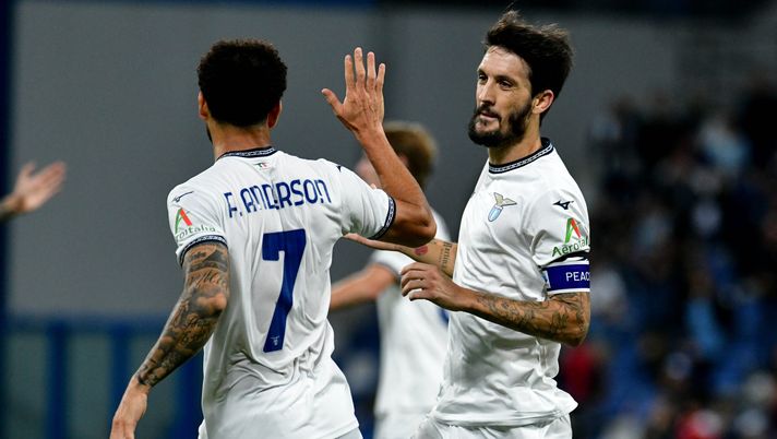 REGGIO NELL'EMILIA, ITALY - OCTOBER 21: Luis Alberto of SS Lazio celebrates after scoring the team's second goal during the Serie A TIM match between US Sassuolo and SS Lazio at Mapei Stadium - Citta' del Tricolore on October 21, 2023 in Reggio nell'Emilia, Italy. (Photo by Marco Rosi - SS Lazio/Getty Images) Lazio News / Strada ritrovata, Luis fa 50 e Pipe si sblocca: rassegna stampa- immagine 1