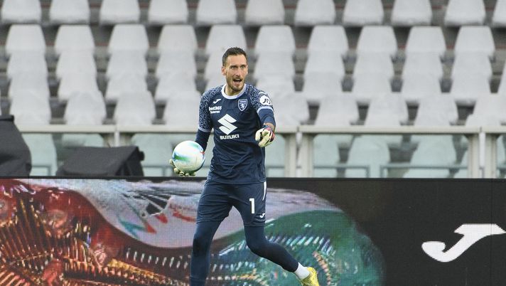 TURIN, ITALY - NOVEMBER 2: Alberto Paleari of Torino FC in action during the Serie A match between Torino FC and Pisa SC at Stadio Olimpico Grande Torino on November 2, 2025 in Turin, Italy. (Photo by Stefano Guidi - Torino FC/Torino FC 1906 via Getty Images) Torino, Baroni rilancia ancora Paleari: una mano al recupero completo di Israel - immagine 1