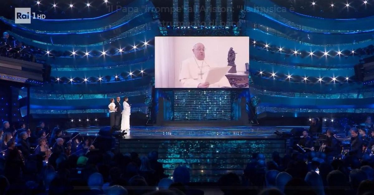 Sanremo, Conti: «Il video del Papa era vecchio? Siamo alla fantascienza. È come nel calcio…”