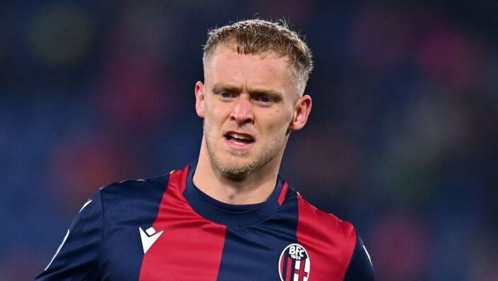 BOLOGNA, ITALY - FEBRUARY 01: Jens Odgaard of Bologna during the Serie A match between Bologna and Como at Stadio Renato Dall'Ara on February 01, 2025 in Bologna, Italy. (Photo by Alessandro Sabattini/Getty Images) Bologna, ecco quando Odgaard può tornare a disposizione: i tempi di recupero - immagine 1