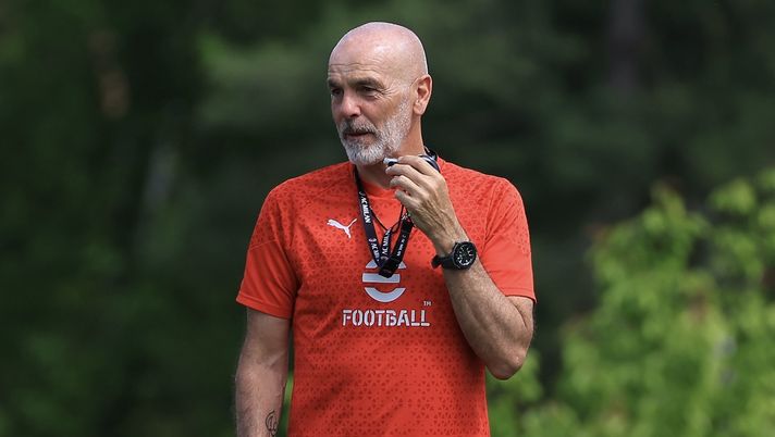 Stefano Pioli (allenatore AC Milan), qui durante una seduta di allenamento a Milanello | Milan News (Getty Images) Stefano Pioli AC Milan allenamento Milanello