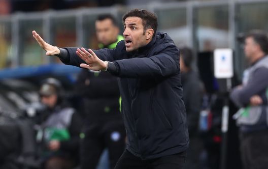 COMO, ITALY - APRIL 13: Como 1907 coach Cesc Fabregas issues instructions to his players during the Serie A match between Como 1907 and Torino FC at Stadio G. Sinigaglia on April 13, 2025 in Como, Italy. (Photo by Marco Luzzani/Getty Images)
