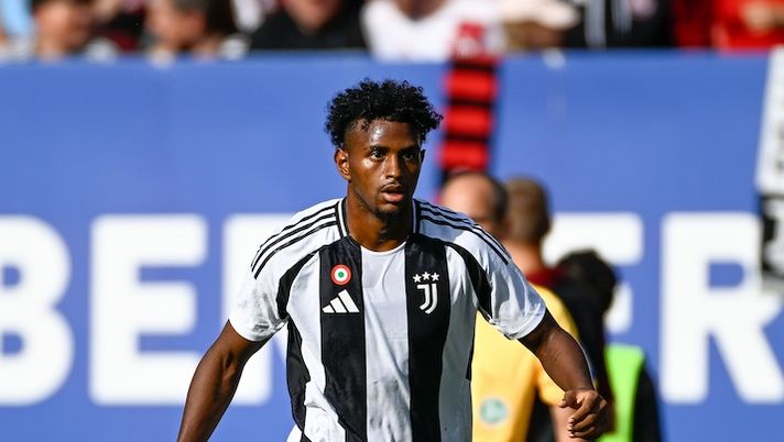NUREMBERG, GERMANY - JULY 26: Juan Cabal of Juventus during the 1. FC N¸rnberg v Juventus - Pre- season Friendly on July 26, 2024 in Nuremberg, Germany. (Photo by Daniele Badolato - Juventus FC/Juventus FC via Getty Images) Cabal: “Inter? Non voglio parlarne, il mio sogno era la Juve. Cosa mi ha chiesto Motta” - immagine 1