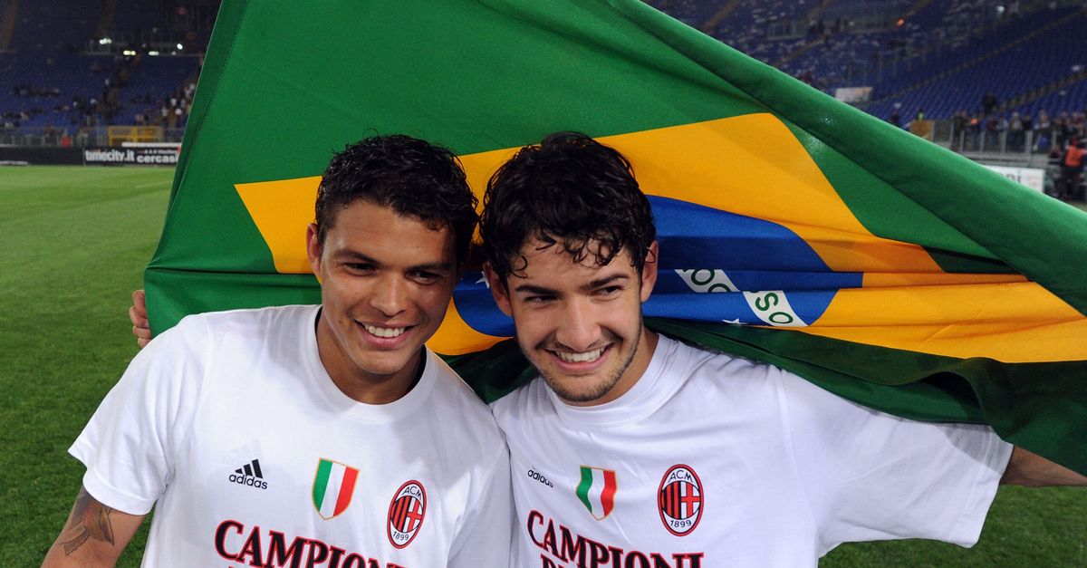 Ex Milan, Pato celebra la vittoria dei rossoneri in Supercoppa | SOCIAL