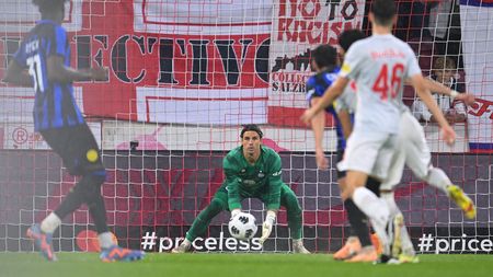 SALZBURG, AUSTRIA - AUGUST 09: Yann Sommer of FC Internazionale in action during the friendly match between FC Red Bull Salzburg and FC Internazionale at Red Bull Arena on August 09, 2023 in Salzburg, Austria. (Photo by Mattia Ozbot - Inter/Inter via Getty Images)