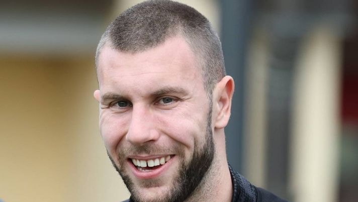 Strahinja Pavlovic (difensore AC Milan), qui durante un allenamento dei rossoneri a Milanello | Milan News (Getty Images) Pavlovic prima di Milan-Verona: 'Gabbia è un leader, ma oggi con De Winter ...'