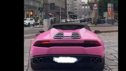 VIDEO / Wanda Nara a Milano per la causa di divorzio da Icardi: ecco la Lamborghini rosa