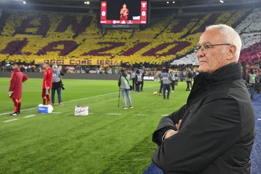 ROME, ITALY - JANUARY 05: AS Roma coach Claudio Ranieri during the Serie A match between AS Roma and SS Lazio at Stadio Olimpico on January 05, 2025 in Rome, Italy. (Photo by Luciano Rossi/AS Roma via Getty Images) claudio ranieri