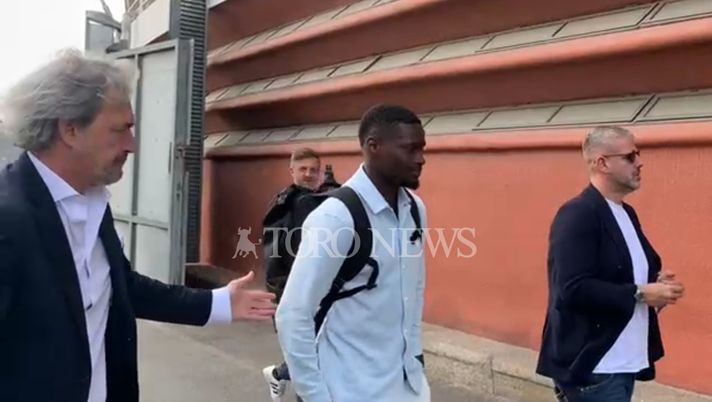 Torino, Bayeye è arrivato allo stadio per le visite mediche - immagine 1