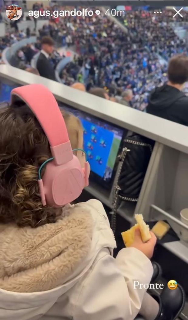 Inter-Roma, fischietti contro Lukaku: la moglie di Lautaro protegge la piccola Nina- immagine 3