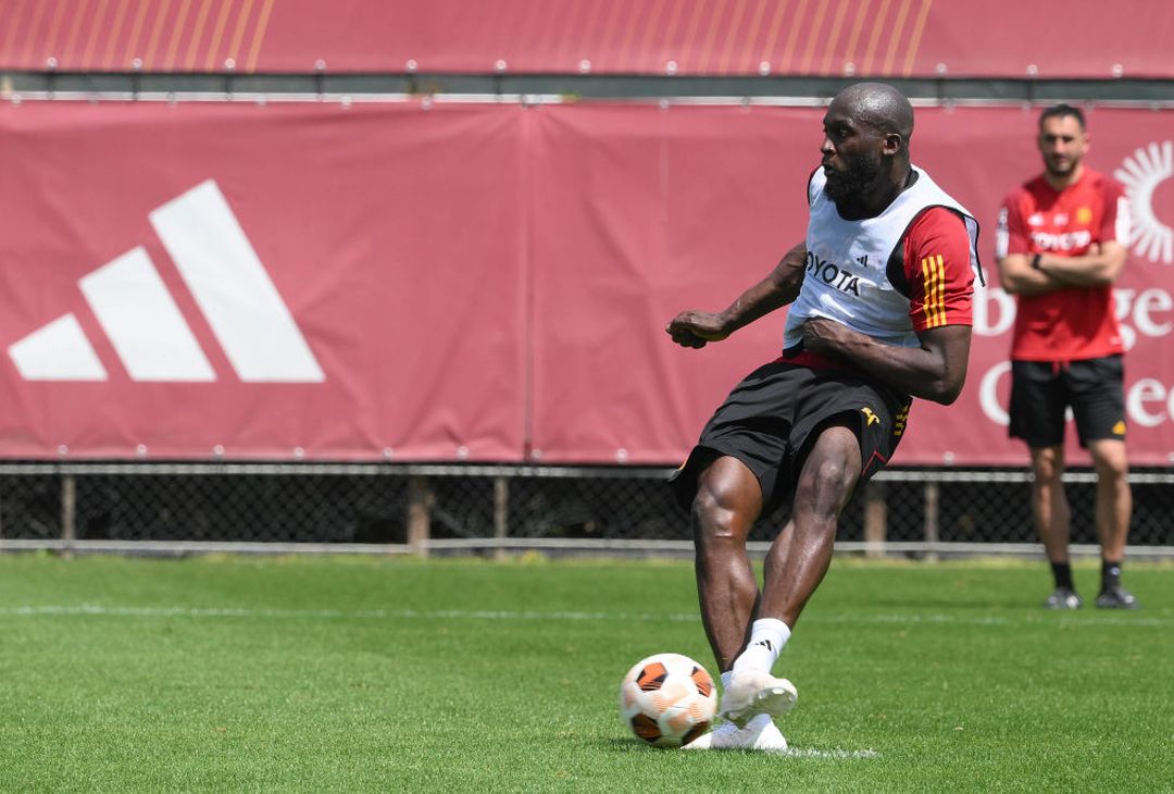 Trigoria, l’allenamento in vista del Bayer: tornano Lukaku e Smalling – FOTO GALLERY - immagine 1