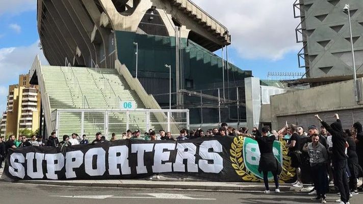 Il giorno prima del derby di Siviglia: la curva Betis già allo stadio… - immagine 1