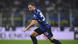 Inter, risentimento muscolare per Carlos Augusto: il brasiliano salterà il Napoli