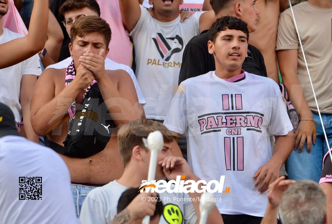 FOTOTIFO Palermo-Feralpisalò 3-0, gli scatti ai tifosi al “Renzo Barbera” (GALLERY) - immagine 63