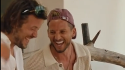 Mertens talento anche nella musica, interpreta una canzone di Bruno Mars