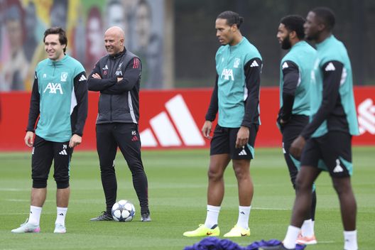 L’aereo del Liverpool arriva con 4 ore di ritardo a Francoforte, Slot: “Nessun alibi”- immagine 2