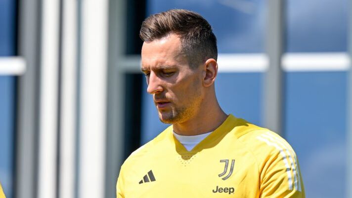 TURIN, ITALY - MAY 19: Daniele Rugani, Arkadiusz Krystian Milik of Juventus during a training session at JTC on May 19, 2024 in Turin, Italy. (Photo by Daniele Badolato - Juventus FC/Juventus FC via Getty Images) Gazzetta svela: “Milik ha lasciato Torino, è in Polonia a proseguire le cure: incognita rientro” - immagine 1