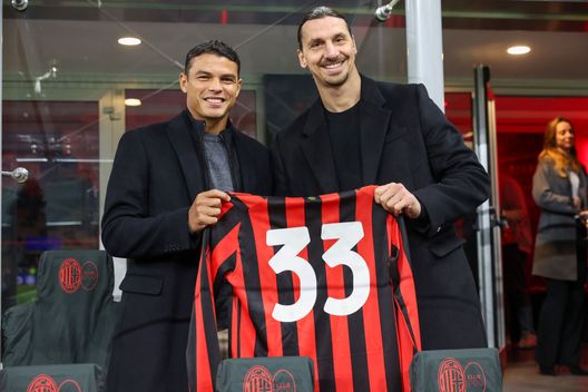 MILAN, ITALY - DECEMBER 11: (L-R) Former AC Milan player Thiago Silva and AC Milan Senior Advisor to Ownership Zlatan Ibrahimovic pose for a picture during the UEFA Champions League 2024/25 League Phase MD6 match between AC Milan and FK Crvena Zvezda at Stadio San Siro on December 11, 2024 in Milan, Italy. (Photo by Sara Cavallini/AC Milan via Getty Images) Thiago-Silva