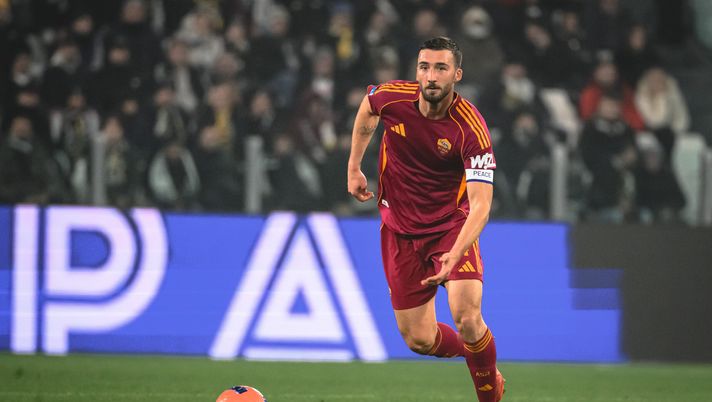 TURIN, ITALY - DECEMBER 20: Bryan Cristante of AS Roma in action during the Serie A match between Juventus FC and AS Roma at on December 20, 2025 in Turin, Italy. (Photo by Fabio Rossi/AS Roma via Getty Images) Roma-Milan, Cristante all’intervallo: “Dobbiamo continuare così” - immagine 1