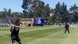 Real Madrid, Courtois le ferma tutte: anche a… baseball (VIDEO)
