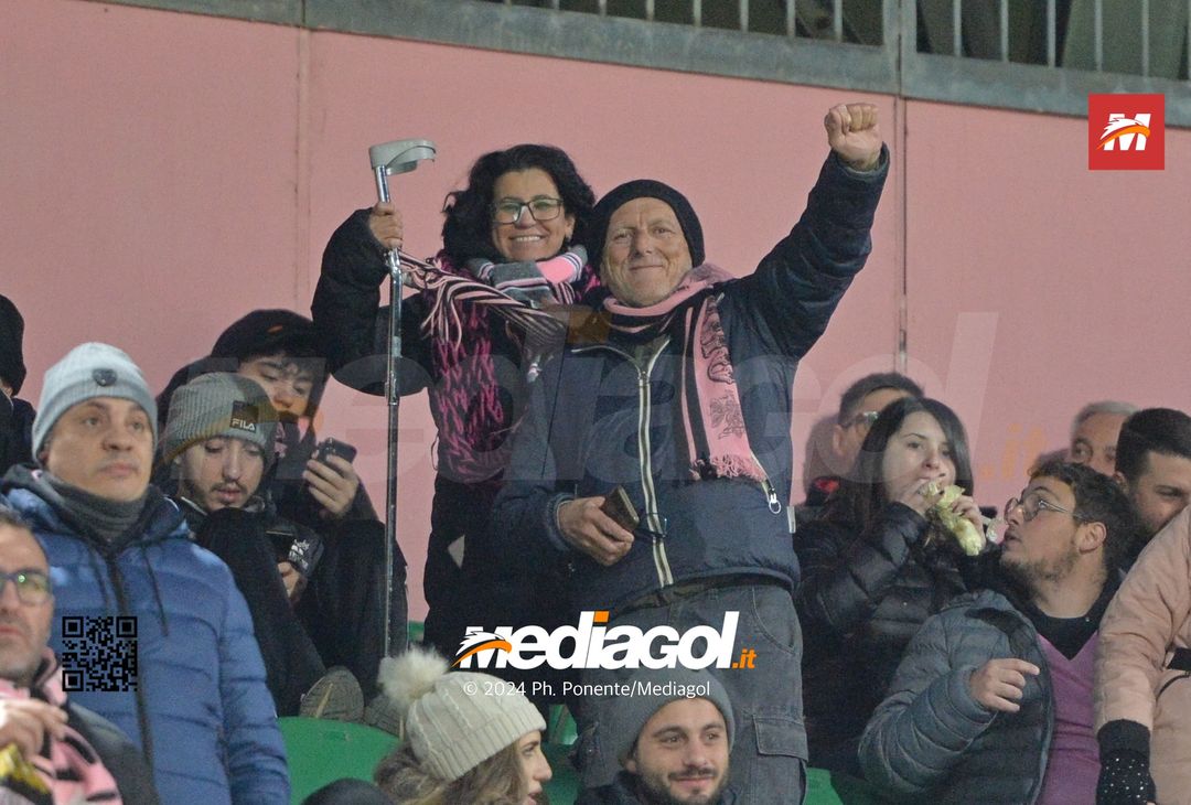 FOTOTIFO Palermo-Bari 3-0, gli scatti ai tifosi al “Renzo Barbera” (GALLERY) - immagine 15