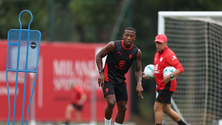 CAIRATE, ITALY - AUGUST 19: Pervis Estupinian of AC Milan in action during AC Milan training session at Milanello on August 19, 2025 in Cairate, Italy. (Photo by Claudio Villa/AC Milan via Getty Images) Costacurta
