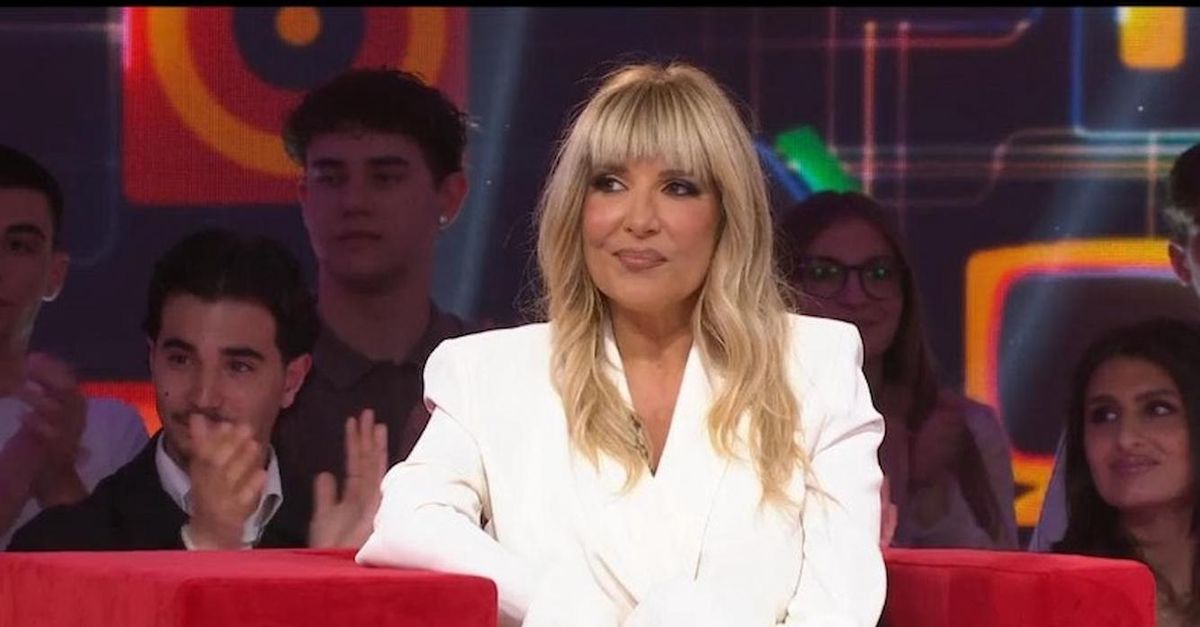 “GF, strappata Lucarelli da Ballando e non fa 2 mln”. Arriva la replica della giornalista