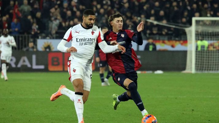 Loftus Cheek e Juan Martin durante Cagliari-Milan