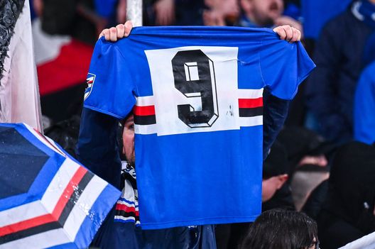 La maglia numero 9 della Sampdoria di Gianluca Vialli (Foto di Simone Arveda/Getty Images) Buon Compleanno Luca: Ci Manchi!- immagine 3