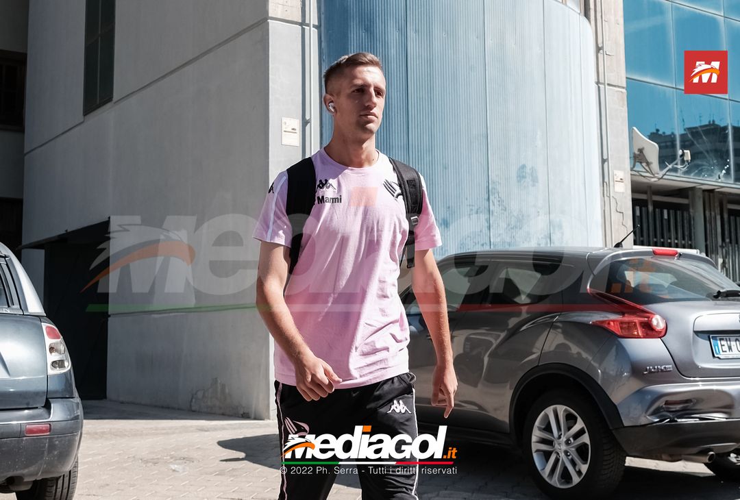 FOTO Ternana-Palermo, i rosanero in partenza dallo stadio “Renzo Barbera” (Gallery) - immagine 16