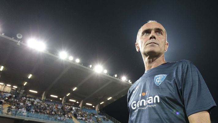 EMPOLI, ITALY - SEPTEMBER 12: Giovanni Martusciello manager of Empoli FC gestures during the Serie A match between Empoli FC and FC Crotone at Stadio Carlo Castellani on September 12, 2016 in Empoli, Italy. (Photo by Gabriele Maltinti/Getty Images)
