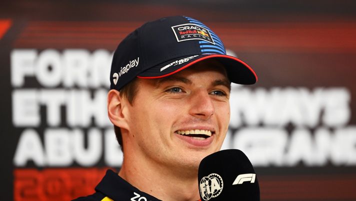 ABU DHABI, UNITED ARAB EMIRATES - DECEMBER 05: Max Verstappen of the Netherlands and Oracle Red Bull Racing attends the Drivers Press Conference during previews ahead of the F1 Grand Prix of Abu Dhabi at Yas Marina Circuit on December 05, 2024 in Abu Dhabi, United Arab Emirates. (Photo by Clive Mason/Getty Images) Max Verstappen diventerà papà, la fidanzata Kelly Piquet è incinta: l’annuncio social - immagine 1