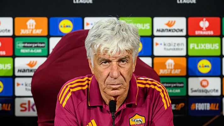 ROME, ITALY - OCTOBER 01: AS Roma coach Gian Piero Gasperini during press conference at Centro Sportivo Fulvio Bernardini on October 01, 2025 in Rome, Italy. (Photo by Luciano Rossi/AS Roma via Getty Images) Gasperini: “Le ultime su Angelino e come vedo Bailey! Dybala, Ferguson, Dovbyk, Cristante, Ndicka…” - immagine 1