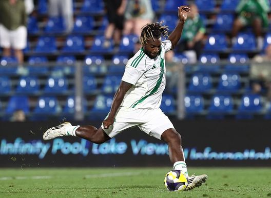 Como, Italia - 26 luglio 2025: Allan Saint-Maximin dell'Al-Ahli calcia un rigore durante la partita della Como Cup contro il Celtic. (Foto di Marco Luzzani/Getty Images) Ufficiale, Saint-Maximin nuovo giocatore del Lens: l’attaccante torna in patria- immagine 2