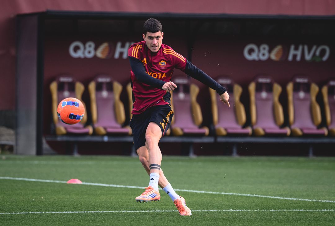 Trigoria, Roma in campo per l’allenamento del venerdì – FOTO GALLERY - immagine 27