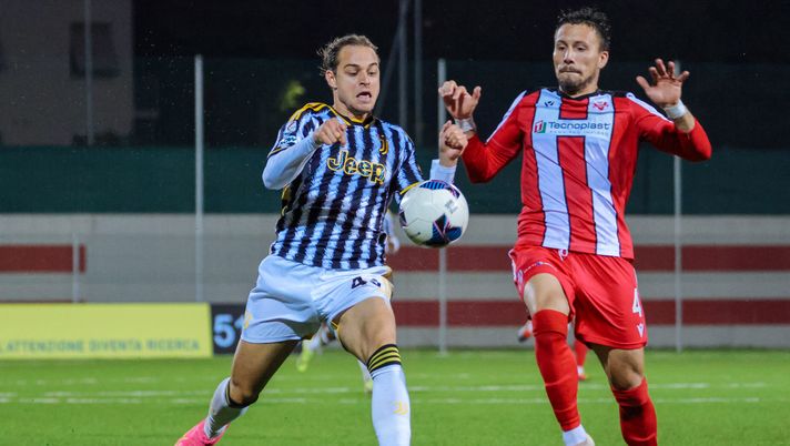 PESARO, ITALY - APRIL 28: Nikola Sekulov of Juventus Next Gen Battle for possession during the Serie C Match between Vis Pesaro and Juventus Next Gen on April 28, 2024 in Pesaro, Italy. (Photo by Juventus FC/Juventus FC via Getty Images) Vis Pesaro-Pianese: dove vedere la partita in diretta TV ed in streaming LIVE - immagine 1