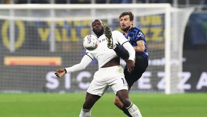 Acerbi cancella ancora Lukaku. L’età non conta: a 37 anni è ancora una colonna dell’Inter - immagine 1