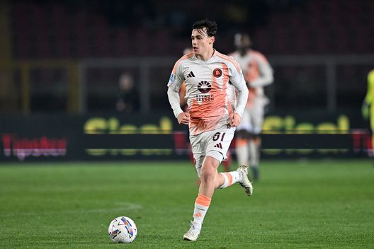 Niccolò Pisilli durante la partita di Serie A tra Lecce e AS Roma allo Stadio Via del Mare il 29 marzo 2025 a Lecce, Italia. (Foto di Francesco Pecoraro/Getty Images) Spagna-Italia 1-1, Pisilli per il pareggio: Azzurrini ai quarti da secondi nel girone- immagine 4