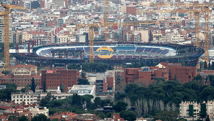 At the Spotify Camp Nou, the construction work on the third tier is already visible. This structure must be finished by the end of May; otherwise, there will be further delays in the completion of the works in Barcelona, Spain, on January 7, 2025. (Photo by Joan Valls/Urbanandsport /NurPhoto via Getty Images) Nuovo Stadio Barcellona, i tifosi fremono ma manca ancora il permesso del Comune - immagine 1