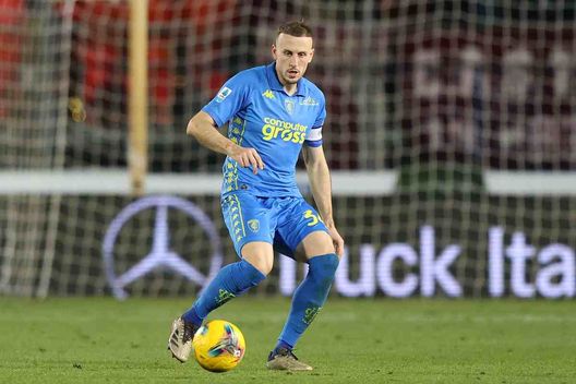 Ardian Ismajli nel mirino del Napoli: è lui l'idea di Manna per sostituire Rafa Marin - (Getty Images) - calcionapoli1926.it Ardian Ismajli
