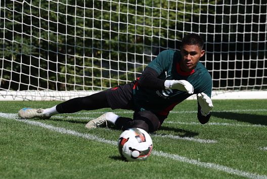 CAIRATE, ITALY - JULY 16: Devis Vasquez of Milan Futuro in action during Milan Futuro training session at Milanello sports center on July 16, 2025 in Cairate, Italy. (Photo by Claudio Villa/AC Milan via Getty Images) Milan, il mercato delle uscite: da Morata a Vasquez, passando per Chukwueze- immagine 3
