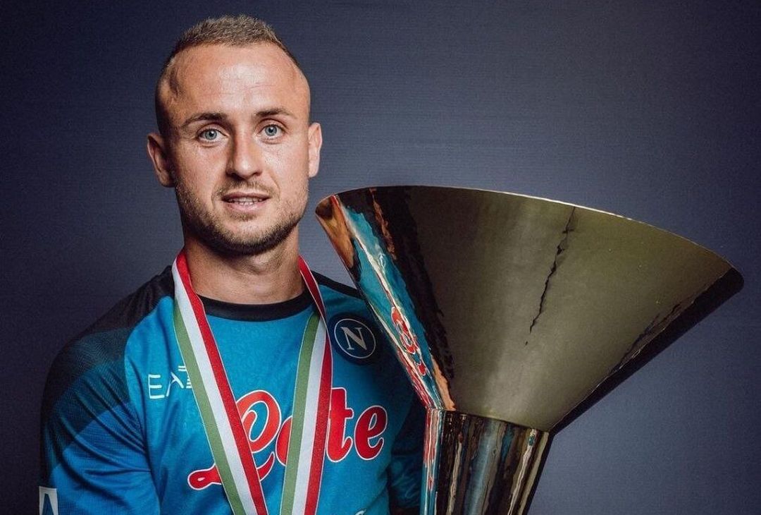 GALLERY Napoli campione d’Italia, Lobotka si gode la coppa: le foto dei campioni- immagine 1