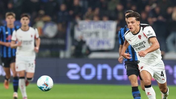 Samuele Ricci (centrocampista AC Milan), qui durante Atalanta-Milan 1-1 (Serie A 2025-2026) | News (Getty Images) Atalanta-Milan 1-1 (45'): un lampo, poi il dominio orobico | Serie A News